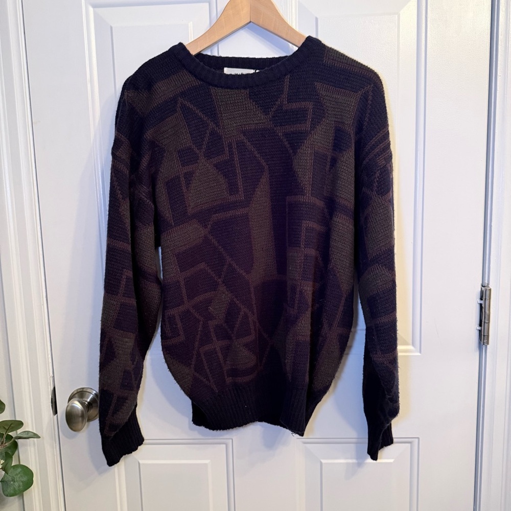 Contemporary Geometric Knit Crewneck Sweater in Black and Mocha